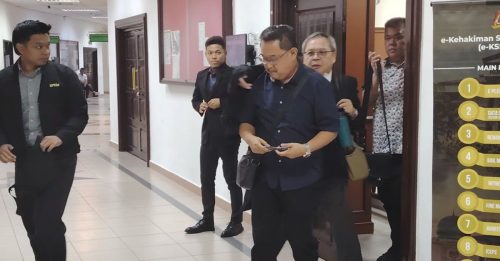 移民官涉收贿2.8万 换不取缔非法外劳被控7罪