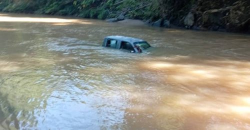 货卡渡河被冲走 车上2男子溺毙