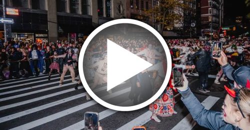 “齐聚一堂 连结彼此” 纽约市万圣节大游行