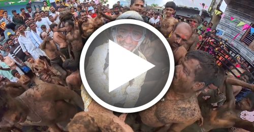 YouTuber拍“泼屎节” 惨遭印度网友炮轰