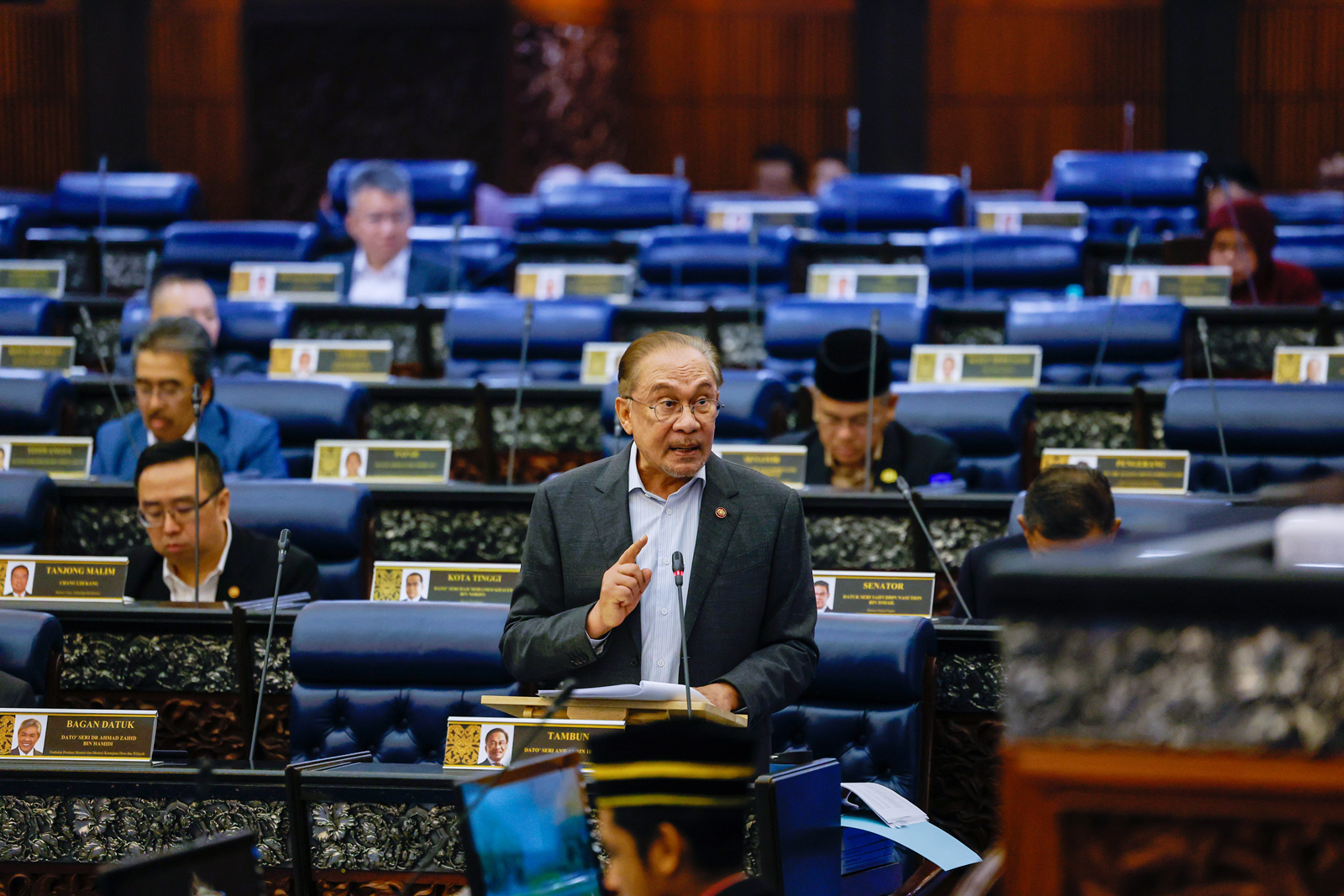 安华宣布调整电召车司机享有的BUDI95配额。