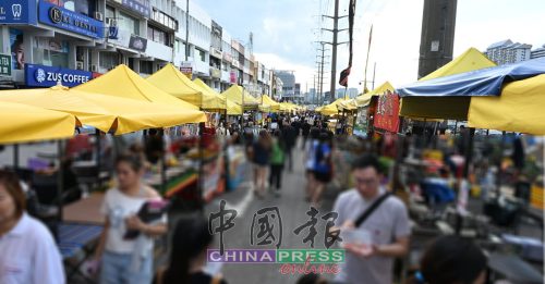 团伙混入人潮 分散摊主注意 夜市小贩要小心扒手