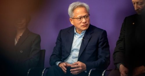 黄仁勋：美国束缚产业 中国AI竞赛中将获胜