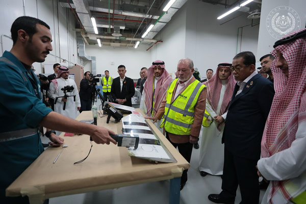参观沙地军事工业公司 元首也访著名香水总部