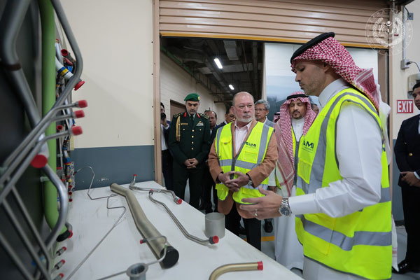 参观沙地军事工业公司 元首也访著名香水总部