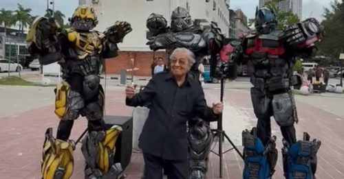 敦马与“变形金刚”跳舞？网友：不输特朗普