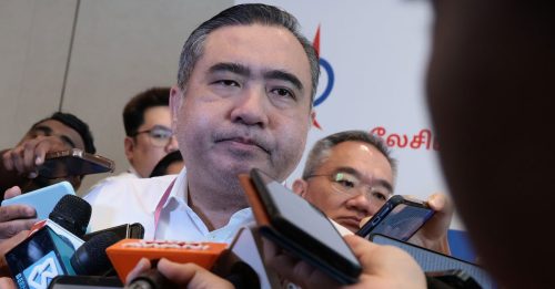 昨天“出轨”撞破墙 陆兆福今送大礼 斥资3000万升级北海火车站