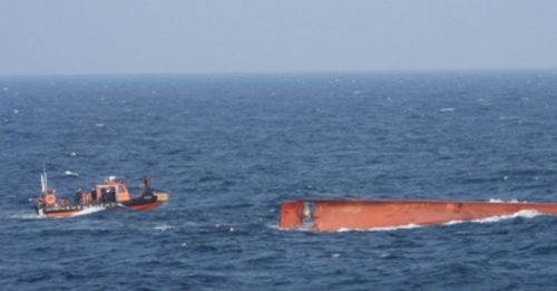 中渔船韩西部公海翻覆 11船员落水 3人仍失踪