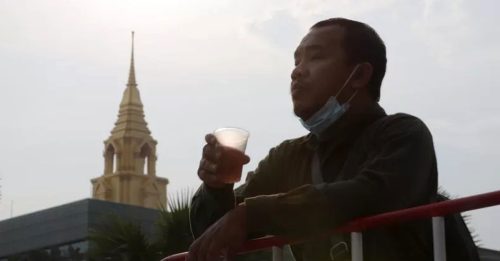 泰国新规生效 午间喝酒可罚1万泰铢