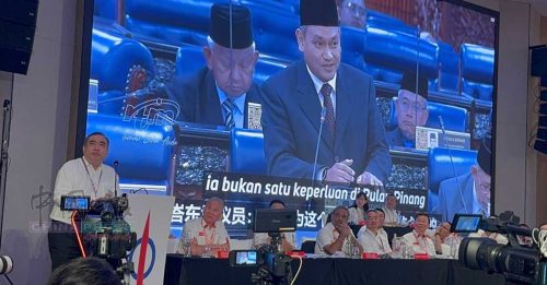 槟火箭大会｜抨国盟议员反对槟轻快铁 陆兆福呛声：要夺回峇东埔！