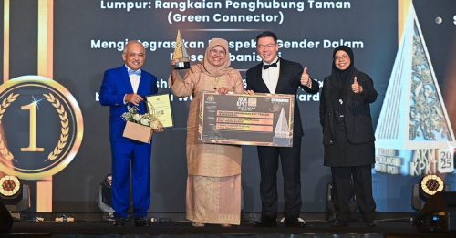 房政部卓越大奖盛大举行 倪可敏：勤勤恳恳为民服务