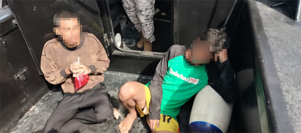 获救的生环者 ，体力虚弱。