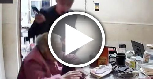 叉烧打老母被捕 慈母忧儿子受苦 用钱把他赎出来