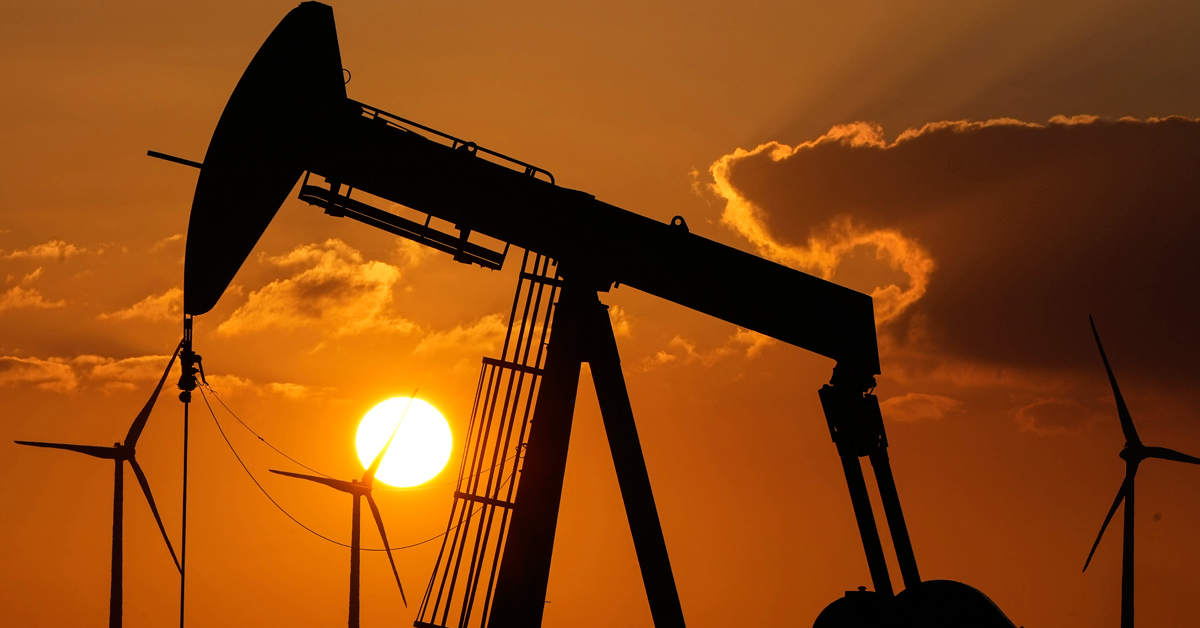 俄国石油设施遇袭 国际油价一度急涨3%