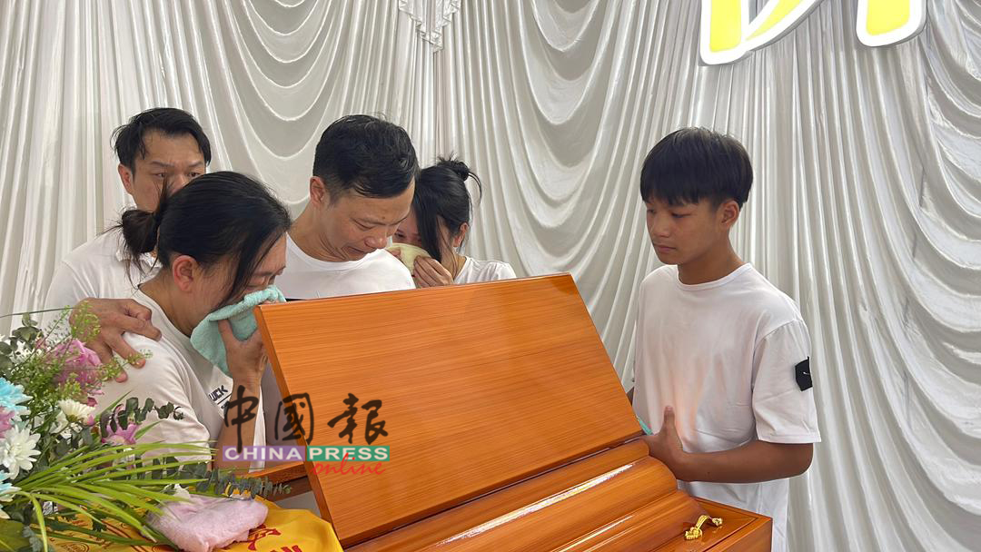 SPM考生车祸身亡案｜“Latte来送你了” 爱犬灵堂送别主人