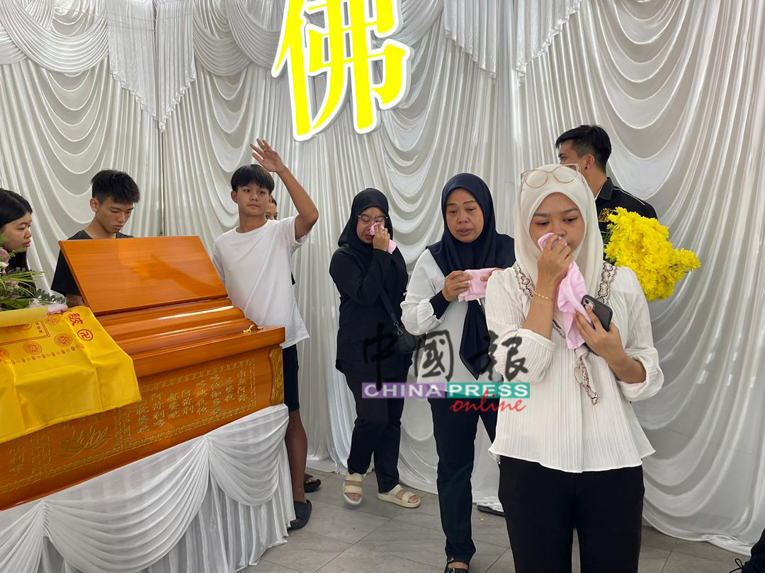 SPM考生车祸身亡案｜“Latte来送你了” 爱犬灵堂送别主人