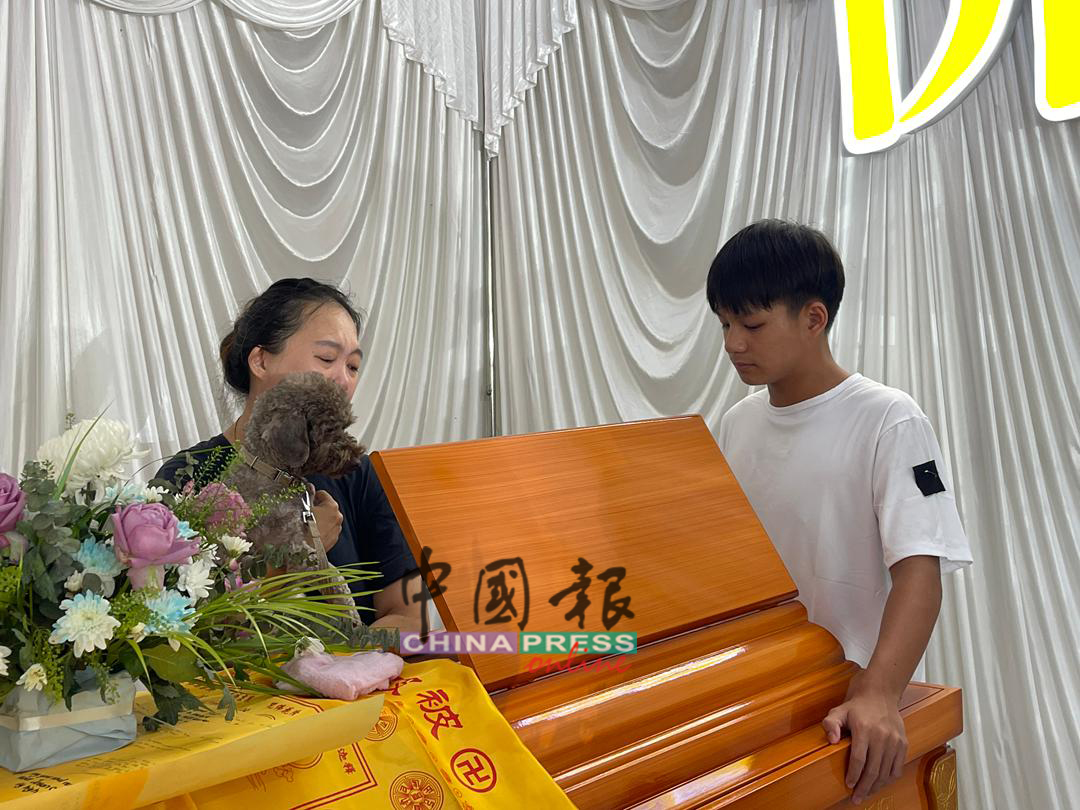 SPM考生车祸身亡案｜“Latte来送你了” 爱犬灵堂送别主人