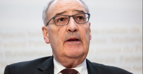 瑞士与美达贸易协议 关税降至15% 投资8265亿