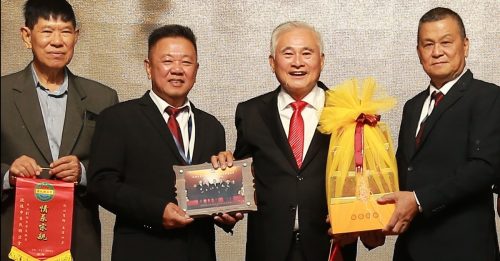 强硬推行“双师教学” 叶祥均：不如先承认统考