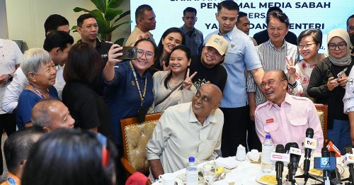 关注新闻从业员薪资偏低 安华指示法米寻解决方案