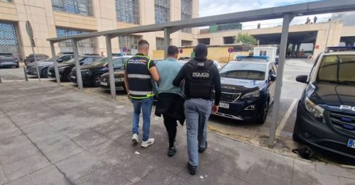 厄瓜多尔扫荡犯罪 贩毒集团“狼帮”首脑落网