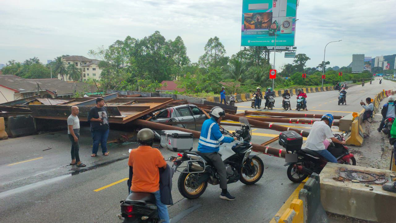 钢架倒塌瞬间视频曝光