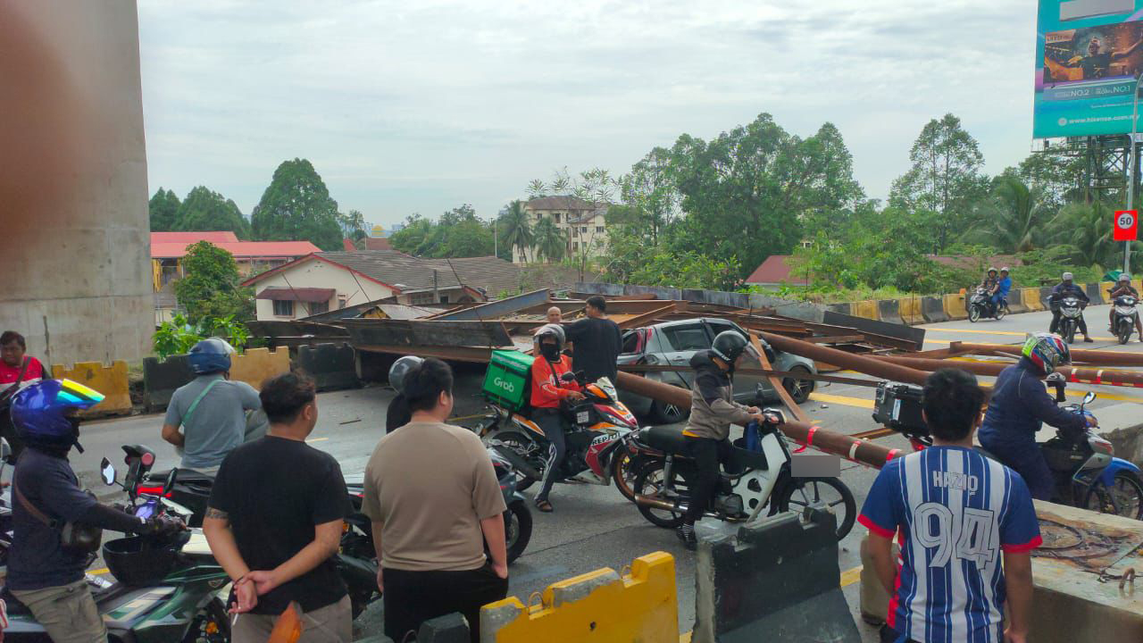 钢架倒塌瞬间视频曝光