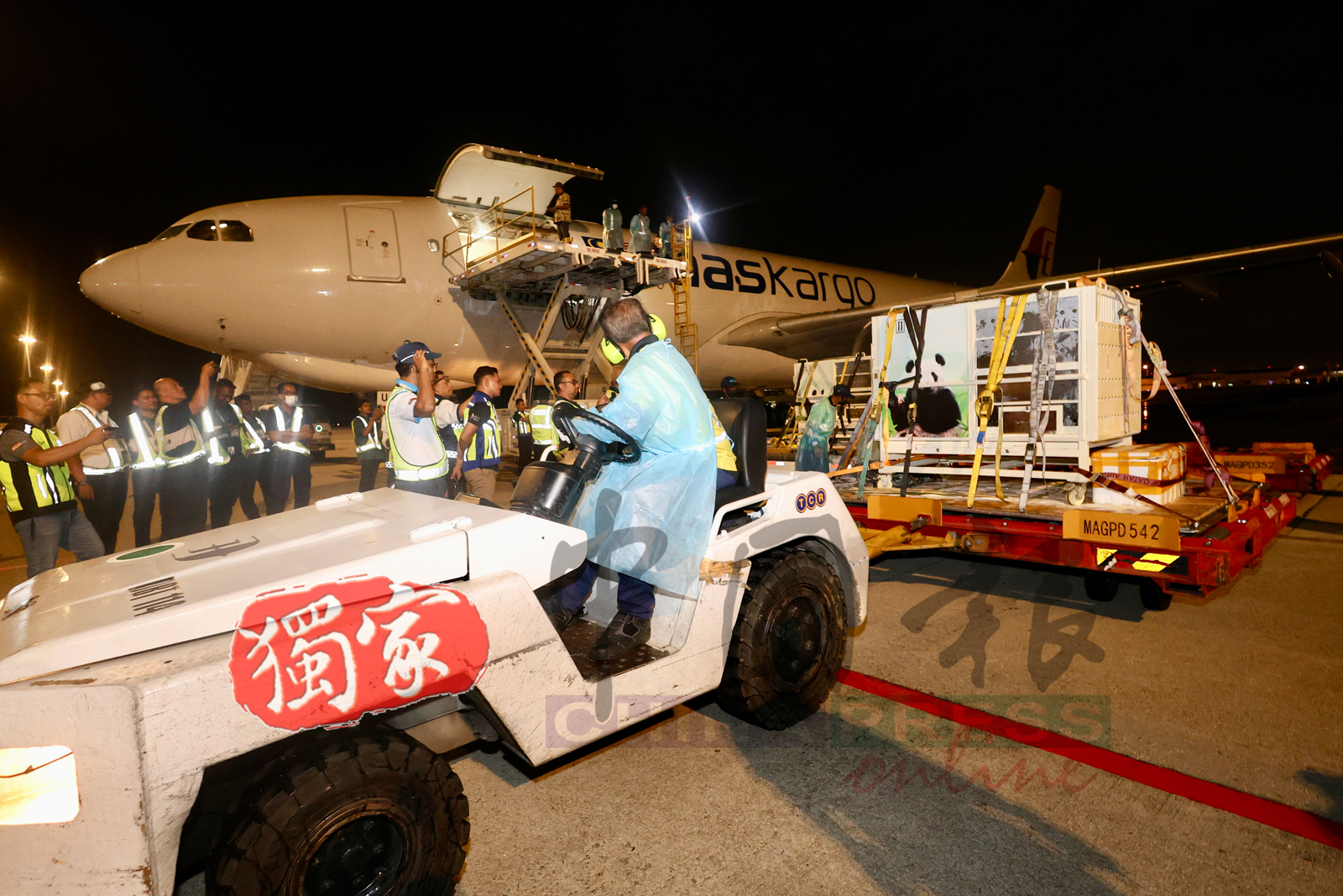 独家｜亮相了！白峰和星怡，你们好