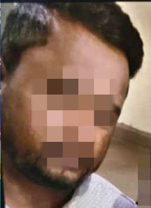 伤者至少身中3枪，伤势危急。