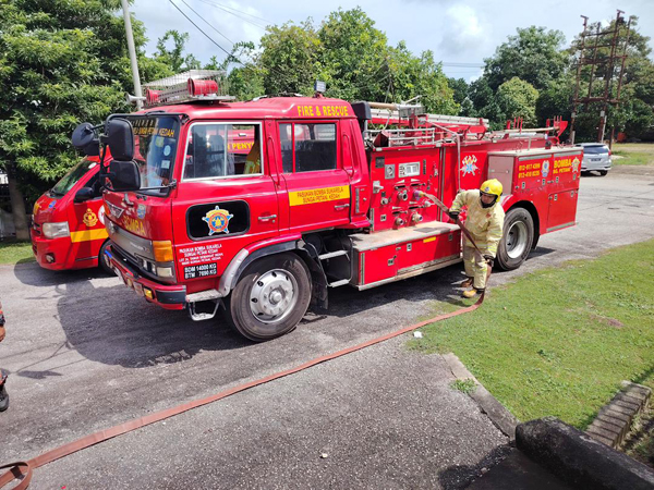 住家惊传爆炸巨响 妇女围浴巾逃命