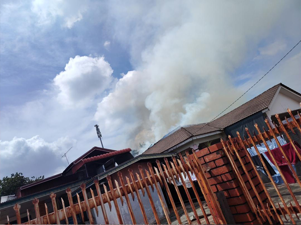 住家惊传爆炸巨响 妇女围浴巾逃命