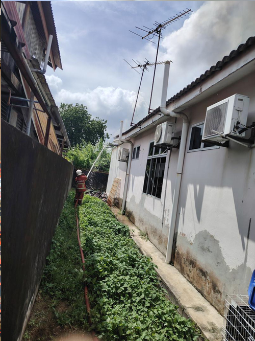 住家惊传爆炸巨响 妇女围浴巾逃命