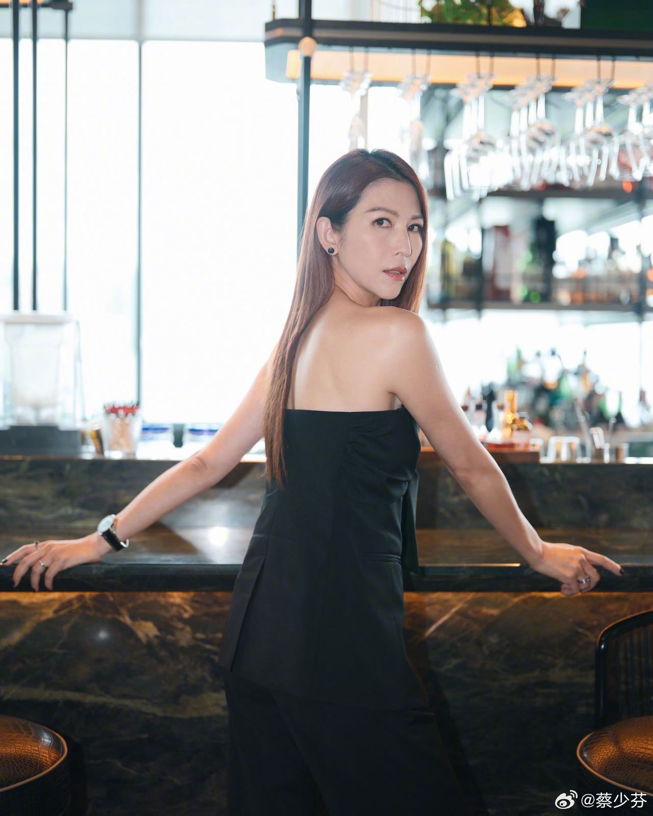 蔡少芬身形很好。