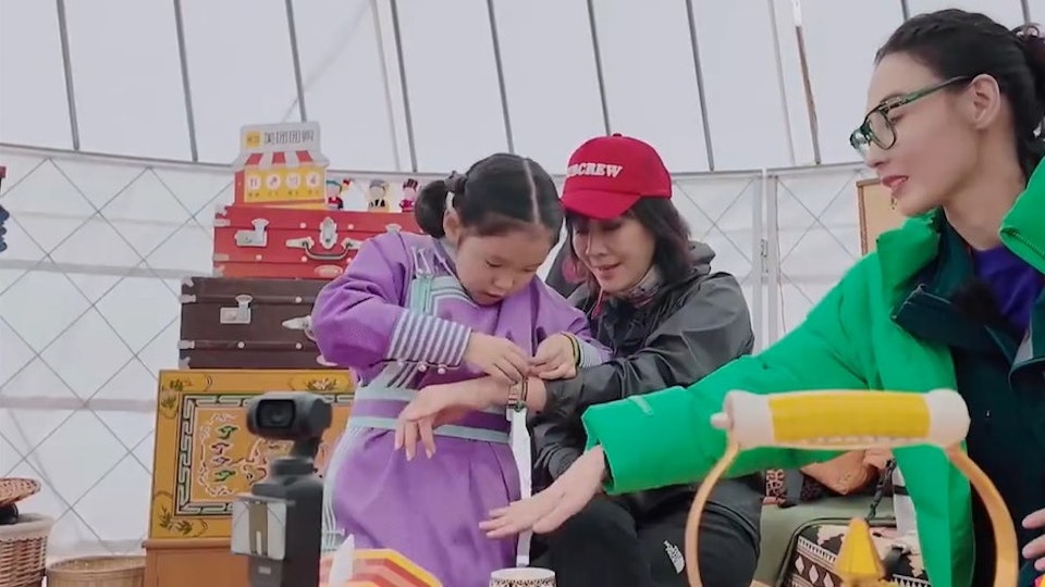 刘嘉玲很喜欢牧民妹妹。