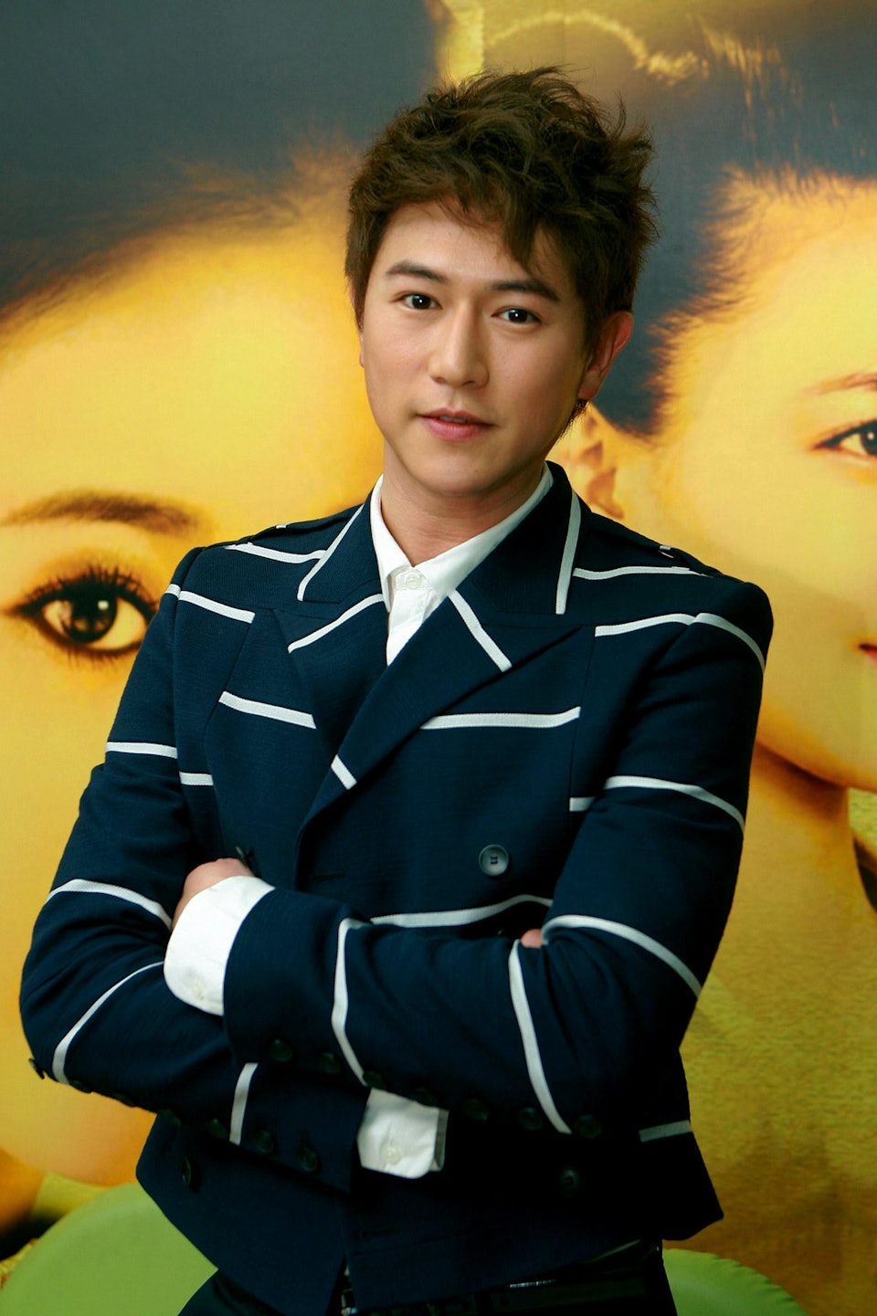 前TVB小生挺肚腩搭地铁 网赞：胖了还是帅