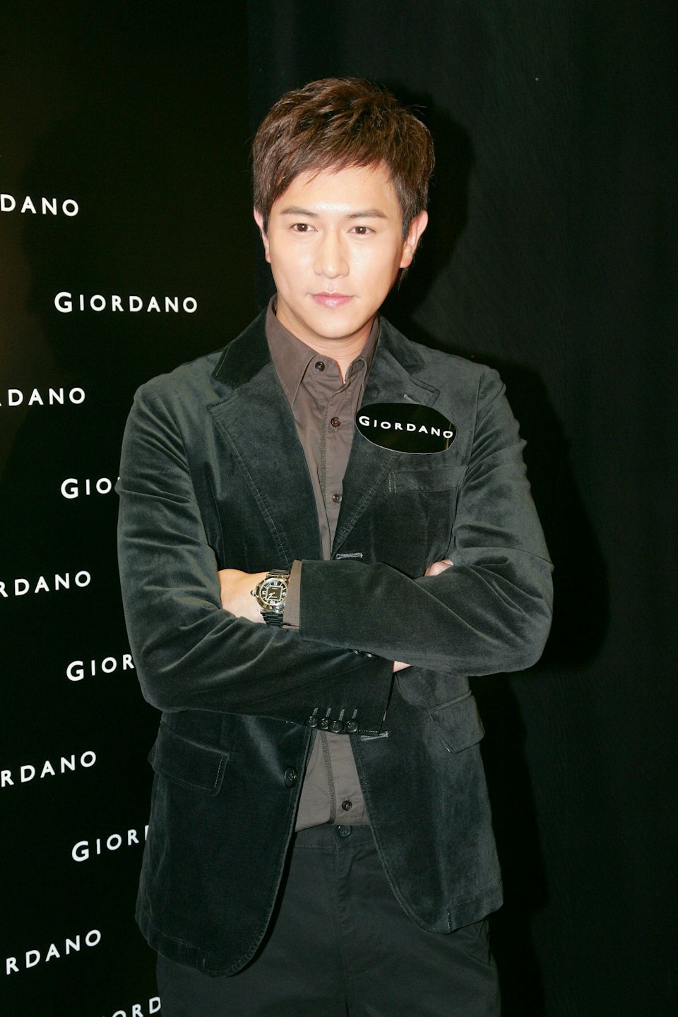 前TVB小生挺肚腩搭地铁 网赞：胖了还是帅