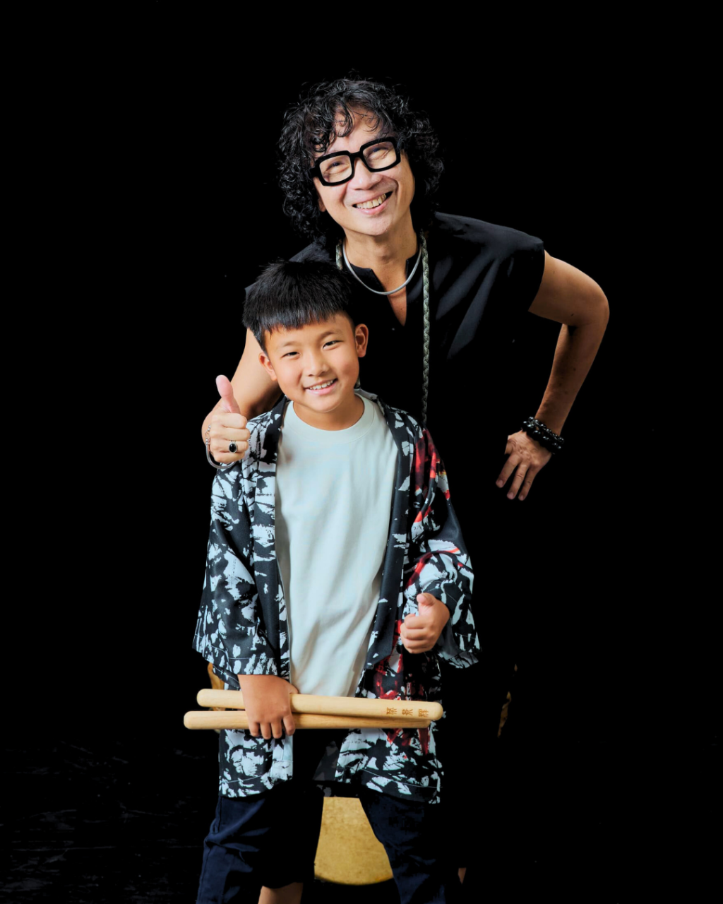 █吴圣雄与10岁小鼓手萧仁昊，从学鼓到登台，节奏传承不止于舞台。