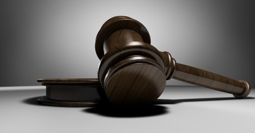 父子冲突闹上庭 儿成功获保护令 法官谕令辅导重建亲情