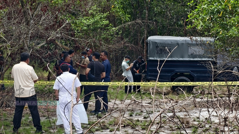 波德申警方赶到案发现场展开调查工作。