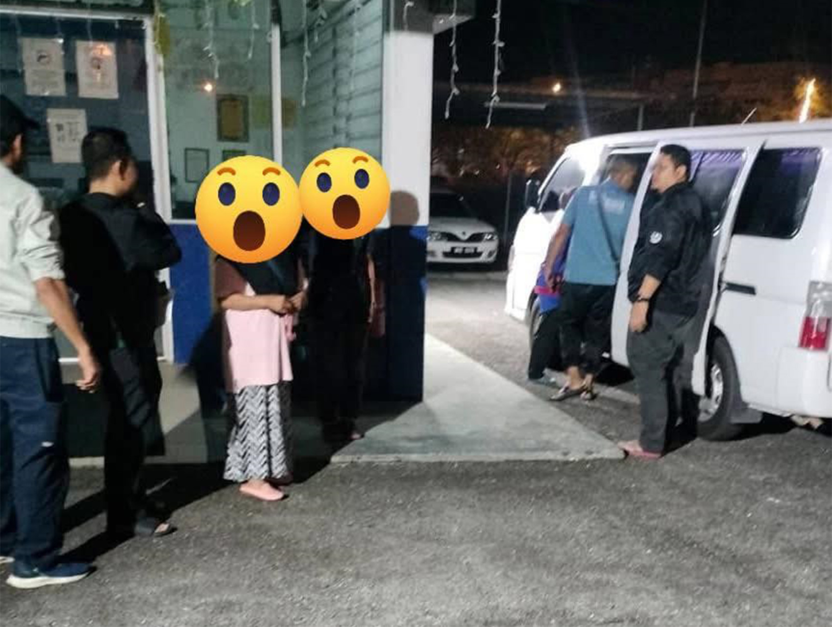 乐龄男女因无法出示合法的结婚证书,遭执法员带返宗教局调查。