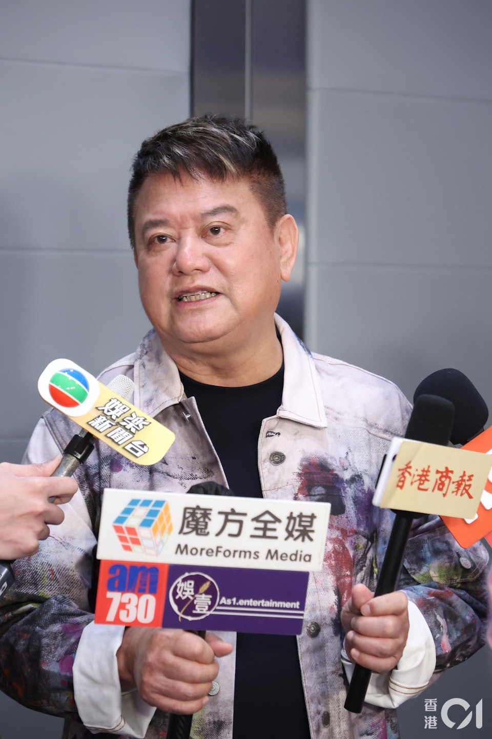 成龙被指压榨兄弟 陈百祥力挺：他只是戆直