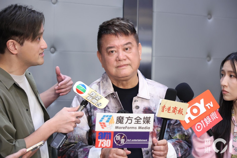 成龙被指压榨兄弟 陈百祥力挺：他只是戆直