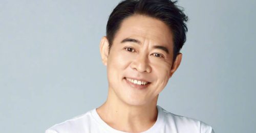 李连杰脱衣撇“换心” 网友质疑穿人造皮