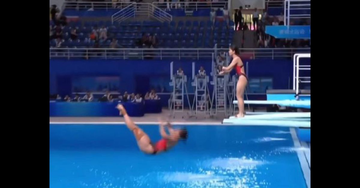 中国全运会｜女双3公跳板出现失误 跳水第2次出现0分