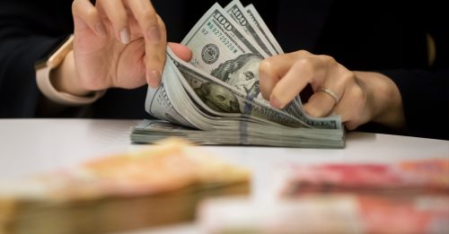 或重演网络泡沫 美元恐暴跌40%！