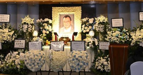 许绍雄灵堂一片花海 爱女遗憾：不够时间孝顺他