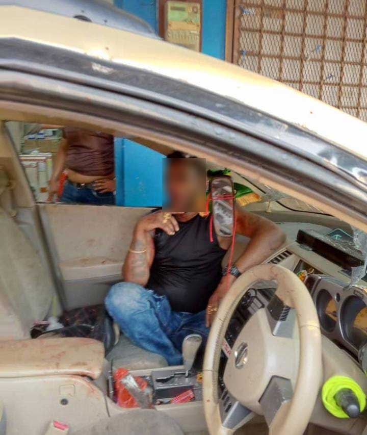 印裔男子被打得头破血流。