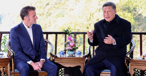 习近平与马克龙 都江堰品茶畅谈