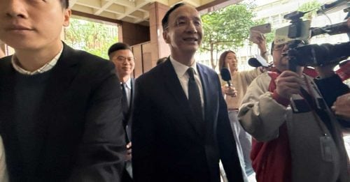 遭控违反集游法 朱立伦赴北检应讯后请回