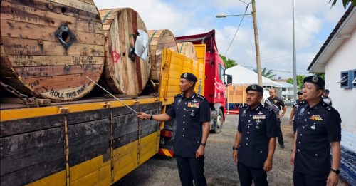 骑劫载钢与电缆拖格 首脑假释期也犯案 警起66万赃物